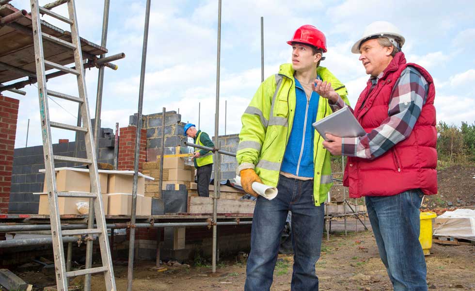 client and builder talking on site