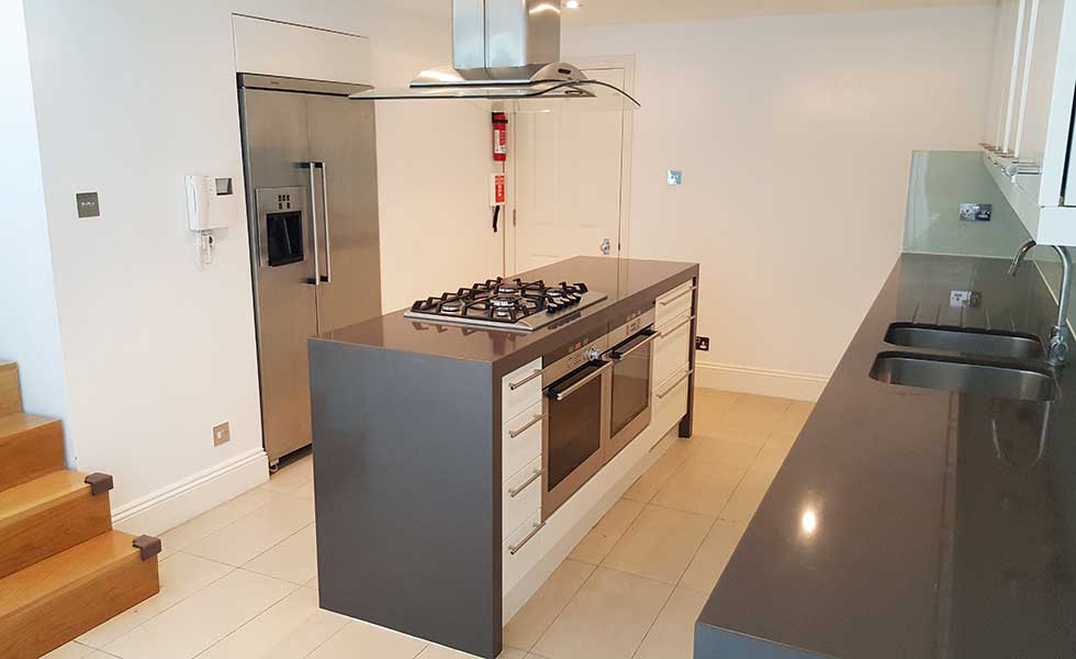 Second hand contemporary kitchen