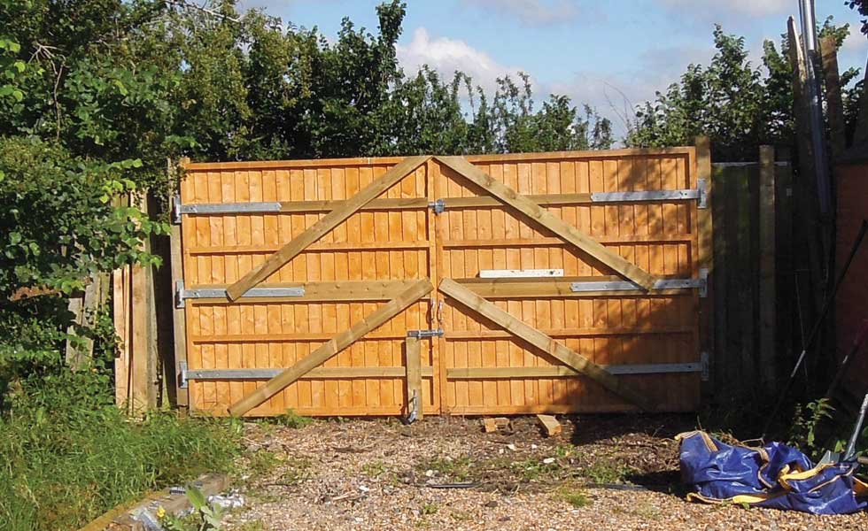 converting-fence-panels-to-gate-to-create-site-access