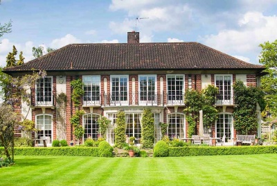 Clement EB24 replacement steel windows and doors were chosen for this beautiful home.