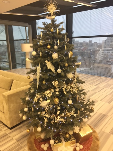 A tasteful tree from Paul Hastings