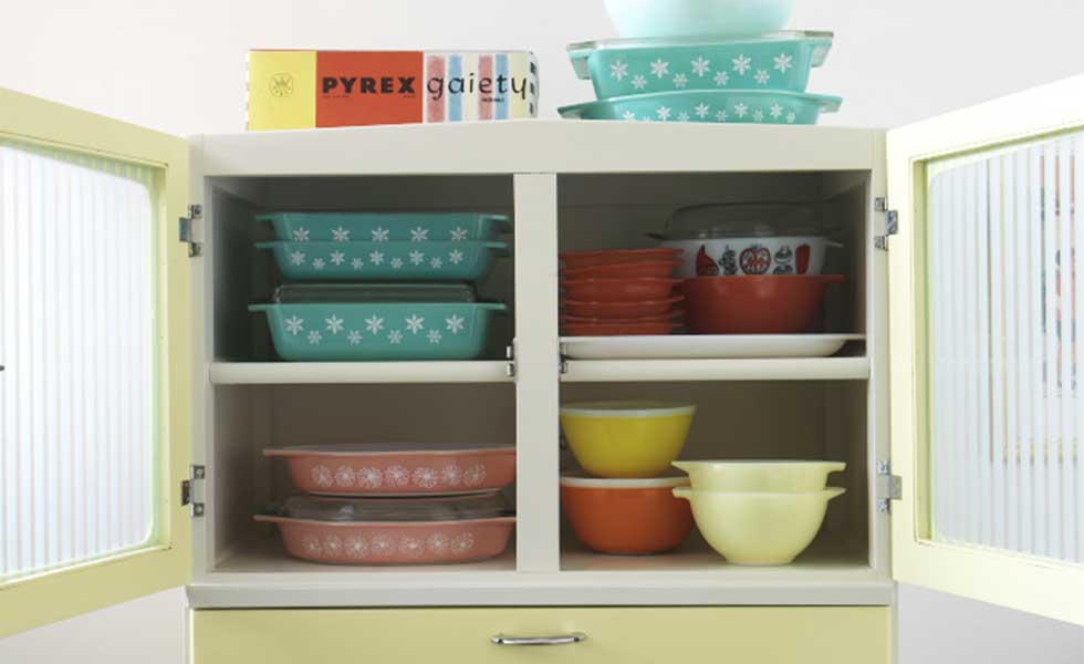 Pyrex in 1950s kitchen