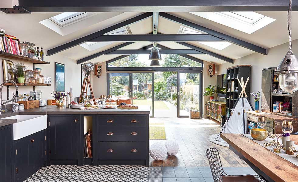 Industrial-style kitchen extension