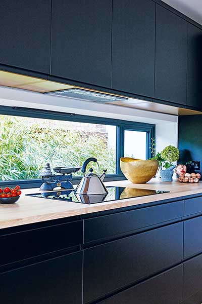 Avery-black-kitchen-hob