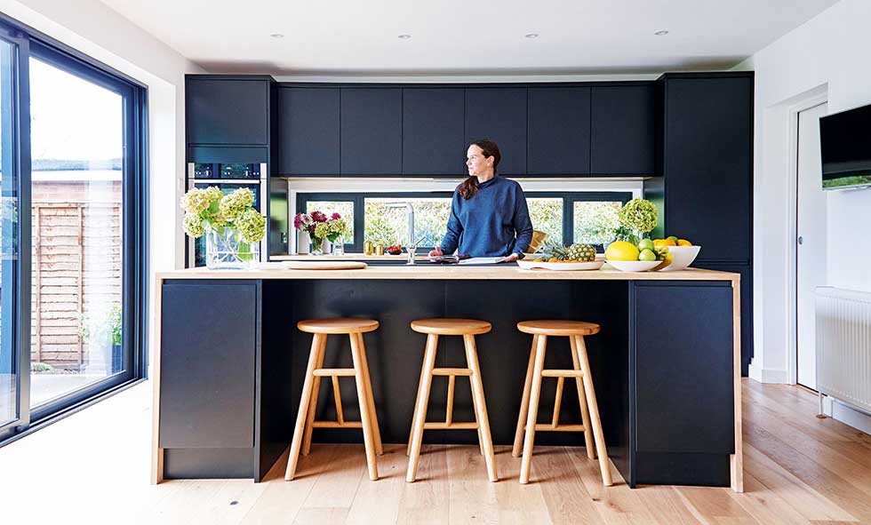 black kitchen island