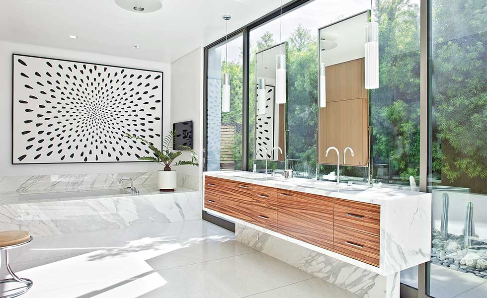 Bathroom with outdoor link