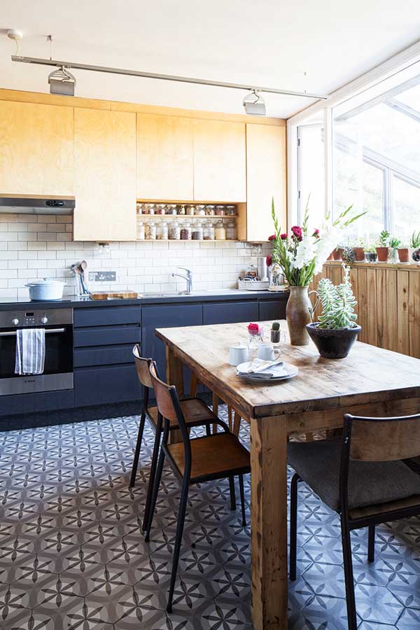 dark_kitchen_diner