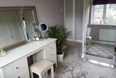 How to create a dressing room that can also be used as a home office