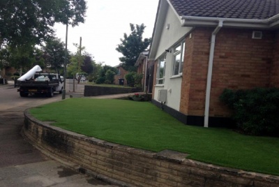 Lawrence Lawns font curved lawn