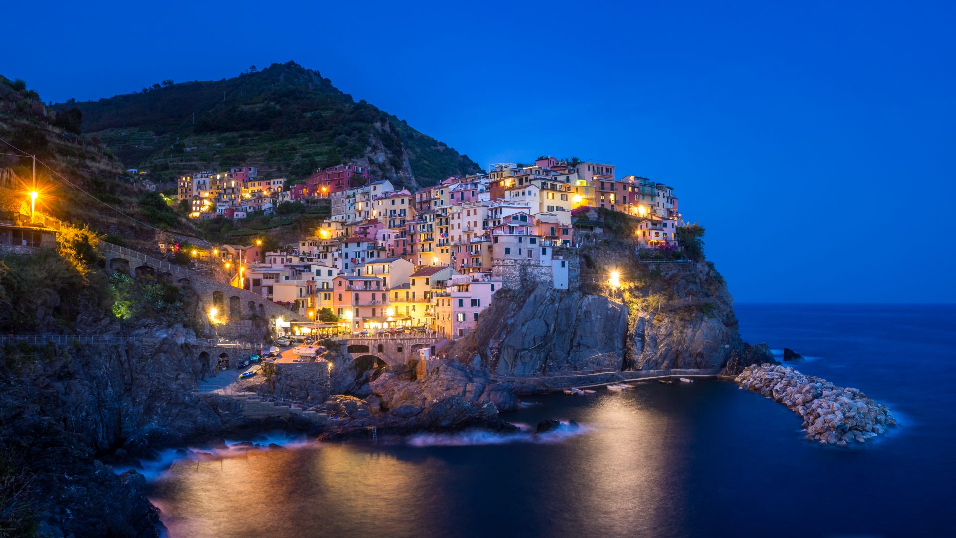 beautiful-view-lights-manarola-village-cinque-terre-italy