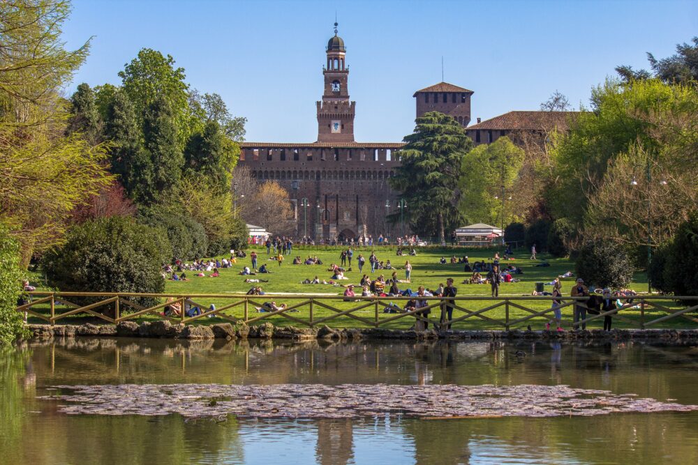 2880px-Il_Castello_Sforzesco_visto_dal_Parco_Sempione