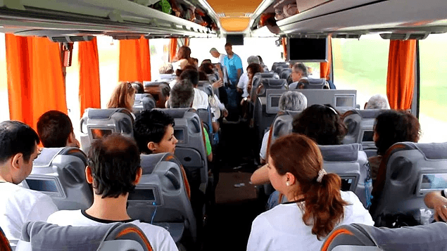 Otobüs, uçak biletinin toplandığı en yetkili merci biziz. Unutmamak için kafayı yiyene kadar tekrar tekrar kontrol ederiz.