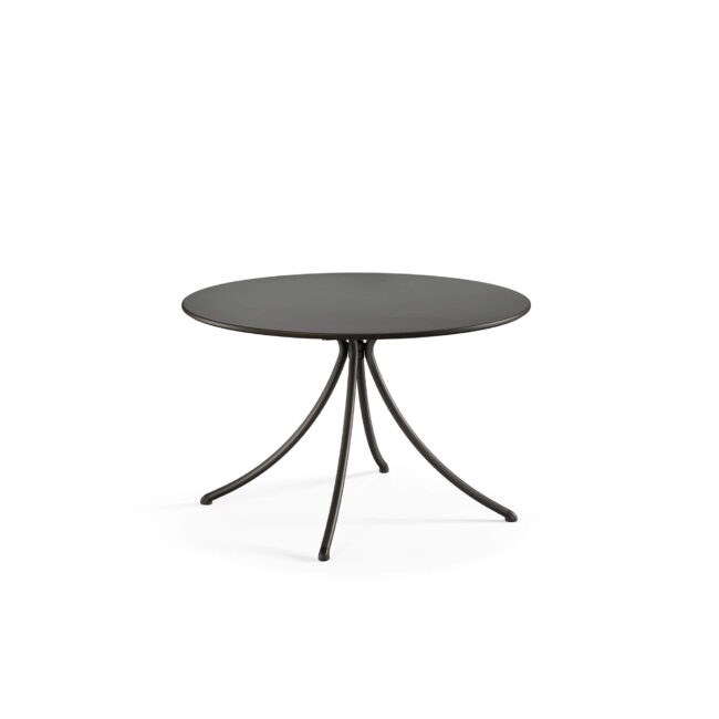 The Combo 6 seats round table, characterized by its versatility, easily integrates into any indoor or outdoor space. The table features a steel tubular structure and a hot-galvanized solid steel sheet top with a folded edge. The table is available in a wide range of colors. The timeless design of the Combo line makes the table suitable for contract environments with a classic style.The Combo 6 seats round table, characterized by its versatility, easily integrates into any indoor or outdoor space. The table features a steel tubular structure and a hot-galvanized solid steel sheet top with a folded edge. The table is available in a wide range of colors. The timeless design of the Combo line makes the table suitable for contract environments with a classic style.