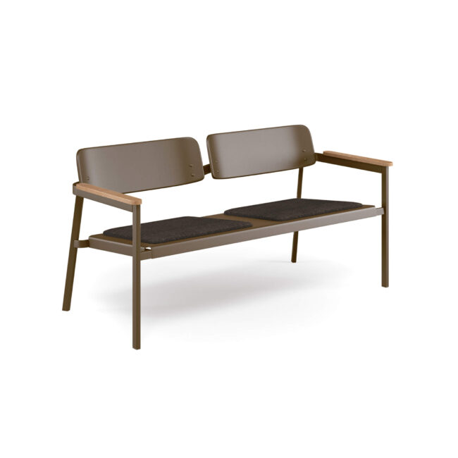 The Shine 2-seater sofa, designed by Arik Levy and made of aluminum, interprets a contemporary lifestyle based on simplicity and natural elegance, designed to accompany with coherence and refinement everyday convivial moments. Perfect on an urban terrace or in minimalist indoor environments, it helps create a relaxed and welcoming atmosphere, where design naturally integrates with daily life. The clean and light lines define a sober but recognizable aesthetic, capable of easily adapting to modern contexts, both residential and contract. The aluminum structure guarantees high versatility of use, making the sofa suitable for both indoor and outdoor spaces, ensuring resistance, practicality, and durability over time, without sacrificing style. The teak armrests, elegant and textured, add a warm and natural sensation, creating a refined dialogue with the metal. A detail that enriches the aesthetic and sensory experience, making the 2-seater sofa comfortable and pleasant to the touch. Shine completes environments with discretion, expressing an idea of authentic, functional, and timeless lifestyle.