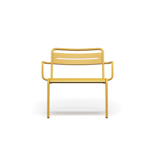 The Star lounge chair is a versatile seating solution that adapts to various outdoor contexts, both private and contract, ranging from large areas to more contained spaces. Star is a lounge chair made entirely of aluminum, very colorful and informal, ideal for creating cheerful and relaxed atmospheres even in marine environments. The seat is spacious and comfortable, perfect for outdoor moments. The essential and linear design easily integrates into any environment, enhancing the space.