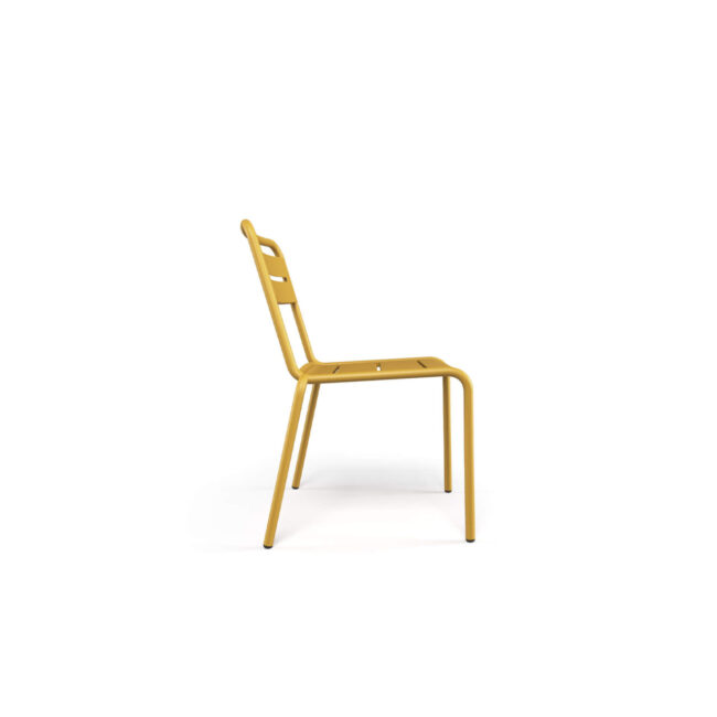 The Star chair is a versatile seating solution that adapts to various outdoor contexts, both private and contract, ranging from large areas to more contained spaces. Star is a chair made entirely of aluminum, very colorful and informal, ideal for creating cheerful and relaxed atmospheres even in marine environments. The seat is spacious and comfortable, perfect for outdoor moments. The essential and linear design easily integrates into any environment, enhancing the space.