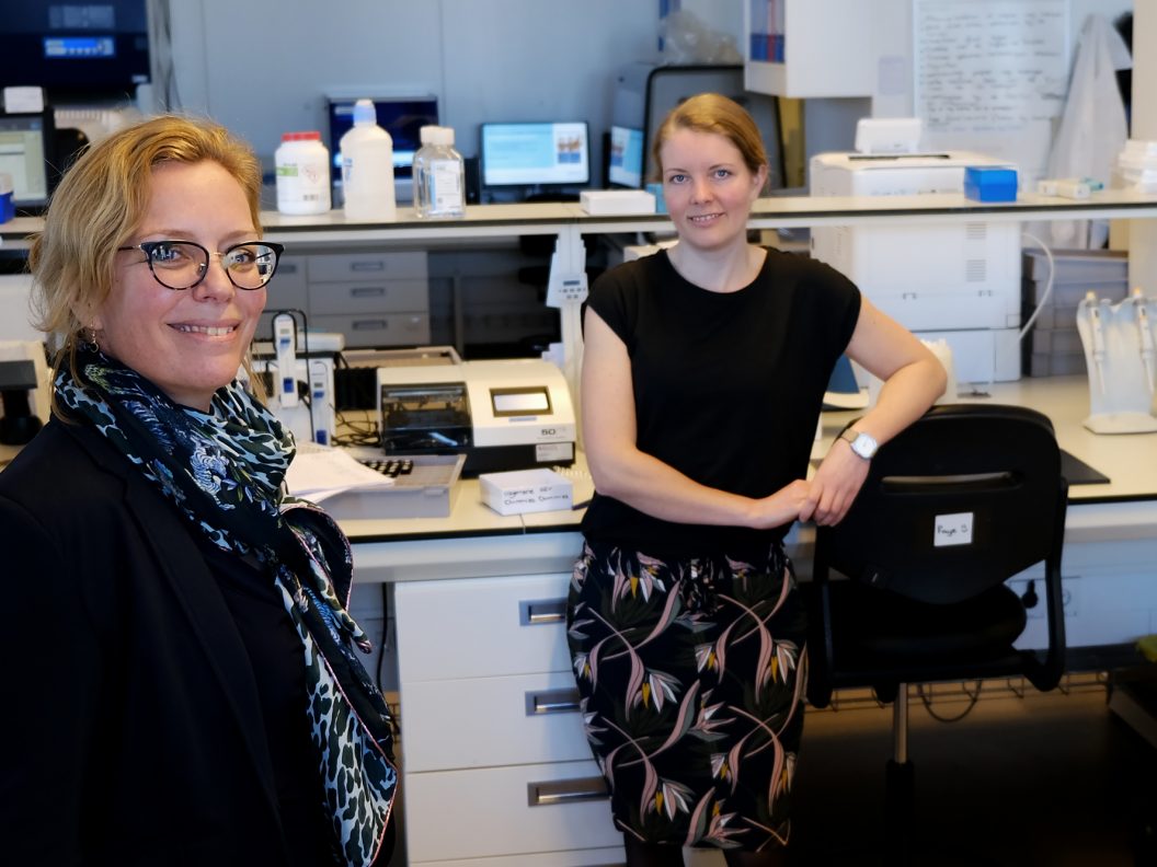 Corine Geurts van Kessel (links) en Carmen Embregts (rechts) | Foto: Esther Morren