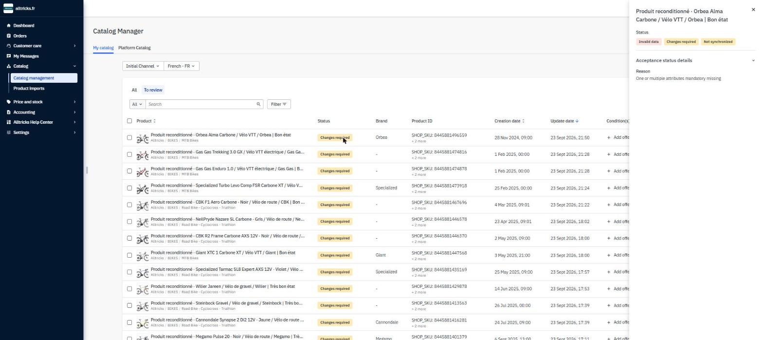 Catalog Manager “To review” view, with the status panel open on the right (statuses and reason)