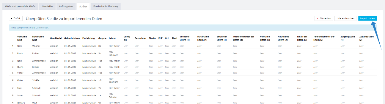 Die Seite zur Überprüfung importierter Schülerdaten zeigt eine Tabelle mit beispielhaften Spalten und dem hervorgehobenen 'Import starten' Button.