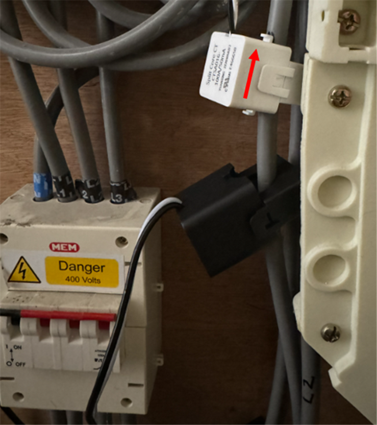 Title: A close up of a device
Description automatically generated
