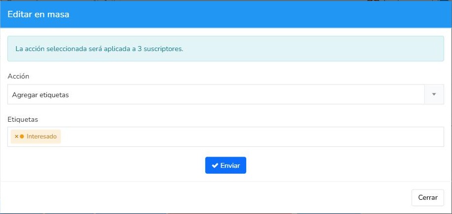 Ventana Editar en masa de Mailrelay con la acción Agregar etiquetas y la etiqueta Interesado para 3 suscriptores