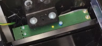 Ein Bild, das Elektronik, Maschine, Schaltung, Elektrische Leitungen enthält.
Automatisch generierte Beschreibung