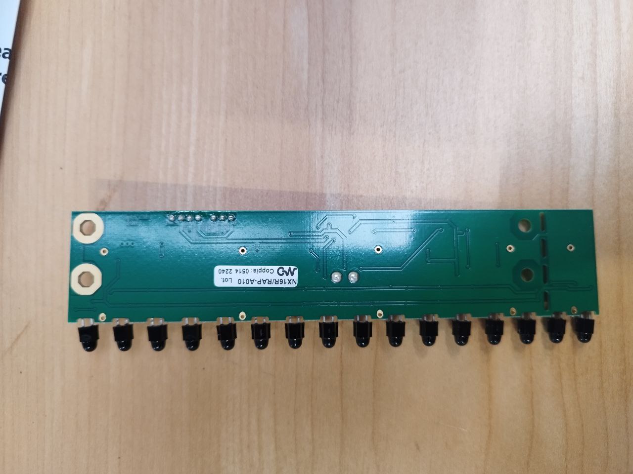 Ein Bild, das Elektronik, Schaltung, hölzern, Im Haus enthält.
Automatisch generierte Beschreibung