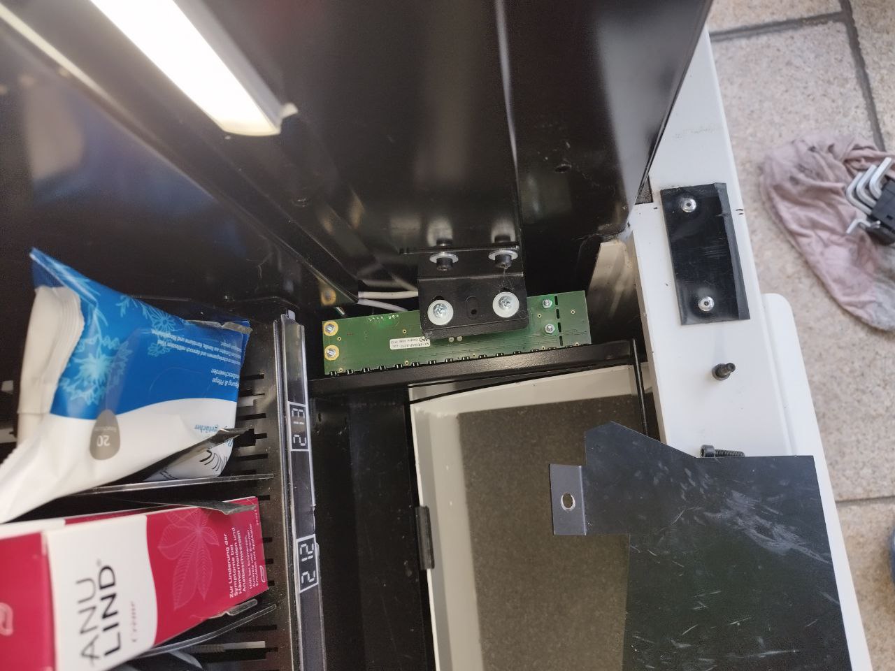 Ein Bild, das Im Haus, Waschbecken, Text, Gerät enthält.
Automatisch generierte Beschreibung