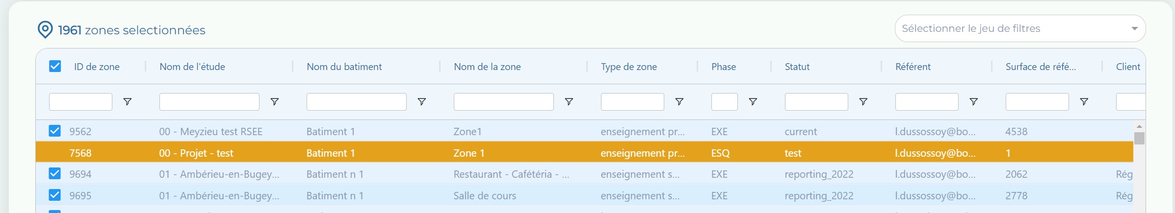 Tableau Emersus Data avec les lignes aberrantes sur fond orange