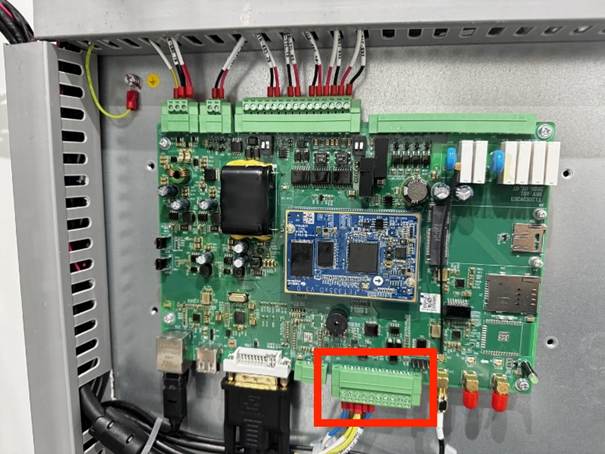 Obsah obrázku elektronika, Elektronická součástka, Elektronické inženýrství, obvod  Obsah vygenerovaný umělou inteligencí může být nesprávný.