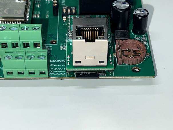 Obsah obrázku elektronika, Elektronická součástka, Obvodoví součástka, obvod  Popis byl vytvořen automaticky