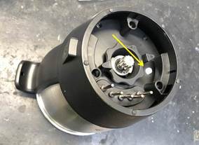 Imagen que contiene plata, tabla, puesto, moto

Descripción generada automáticamente