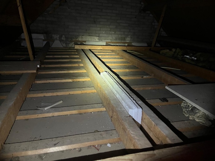 Afbeelding met verlaten, gebouw, overdekt, timmerhout

Door AI gegenereerde inhoud is mogelijk onjuist.