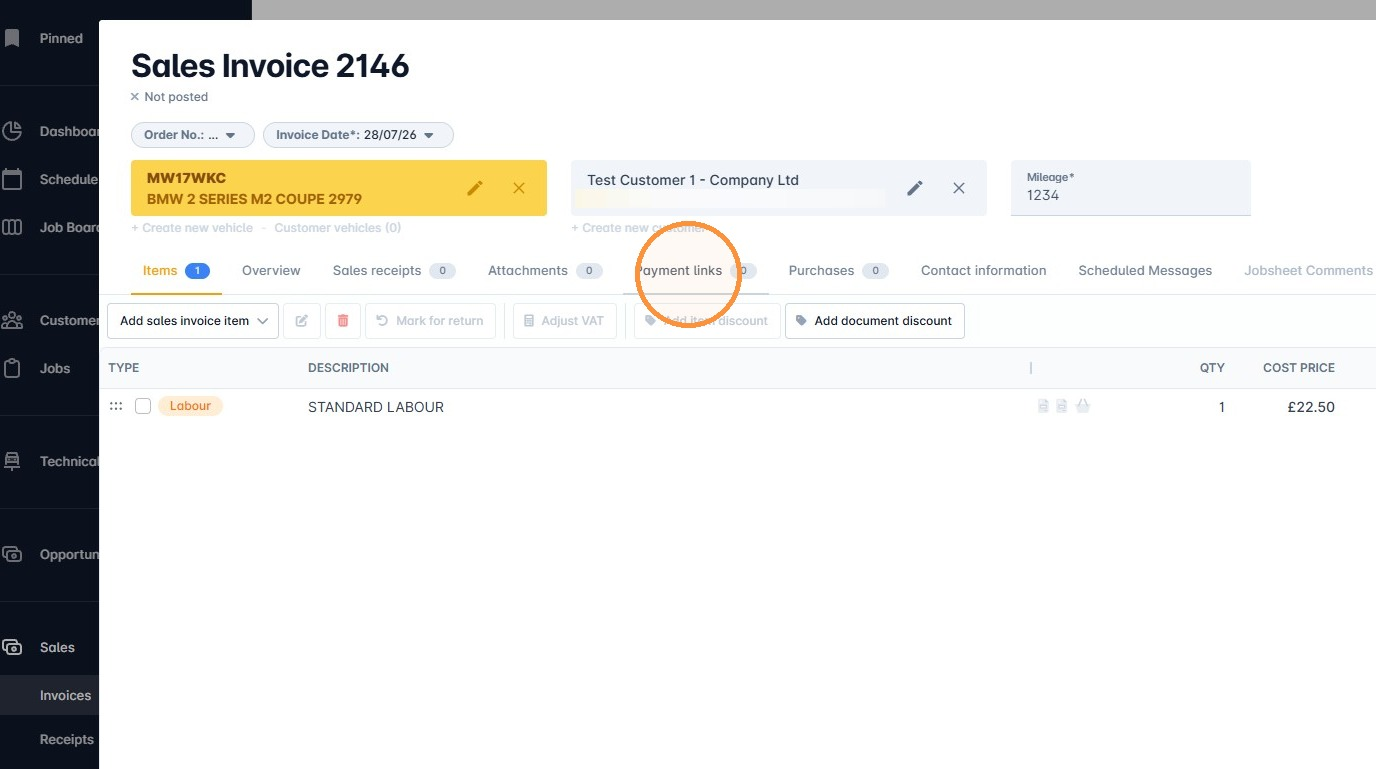 Payment links button on an invoice