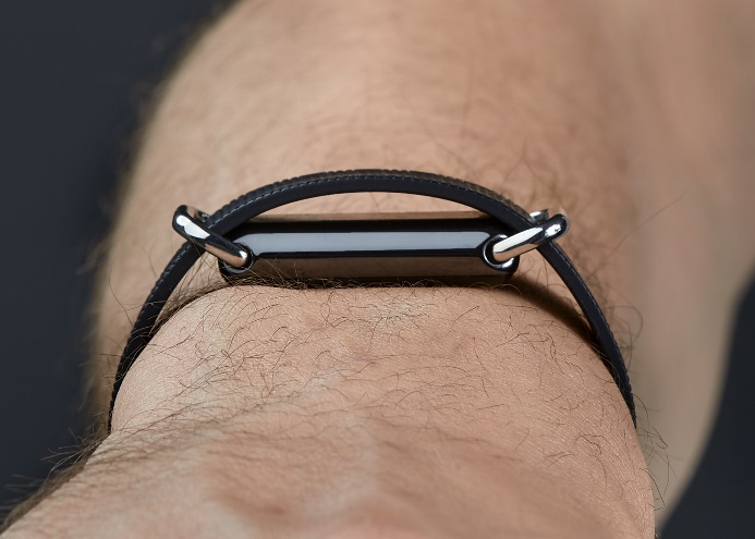 A picture containing close 
Description automatically generated