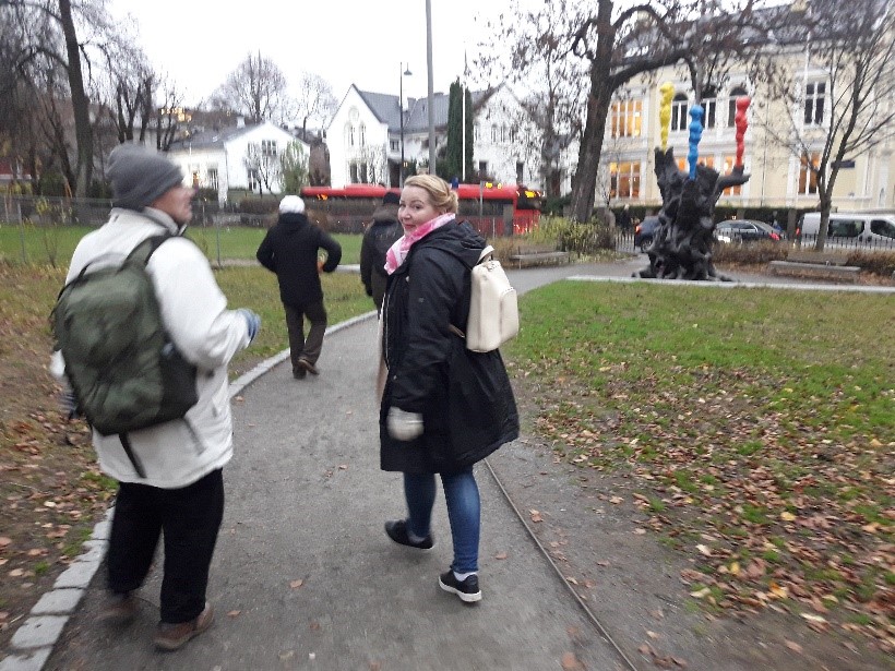 Dösä-hankkeen työryhmä kävi Norjassa opintomatkalla ja tutustui mm. pistohuoneisiin.