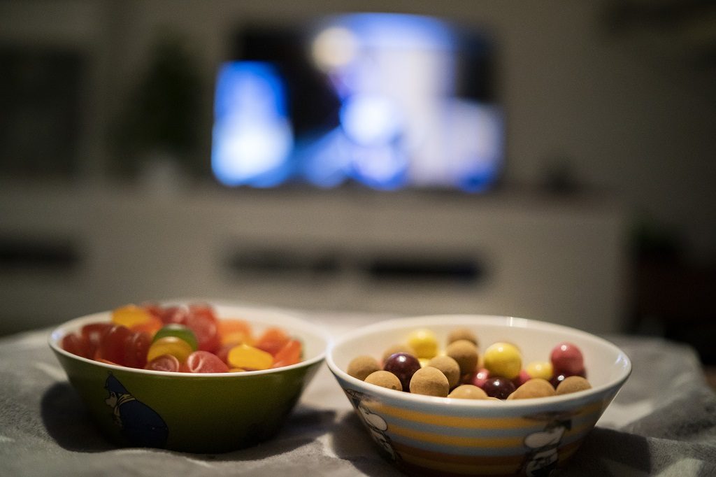 Karkkipäivän karkit ja televisio