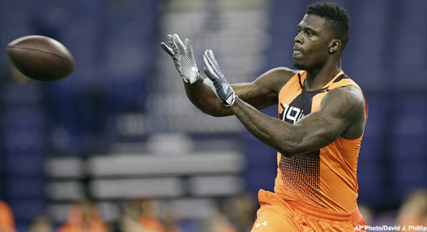 Missouri wide receiver Dorial Green-Beckham runs a drill at the NFL football scouting combine in Indianapolis, Saturday, Feb. 21, 2015. (AP Photo/David J. Phillip)