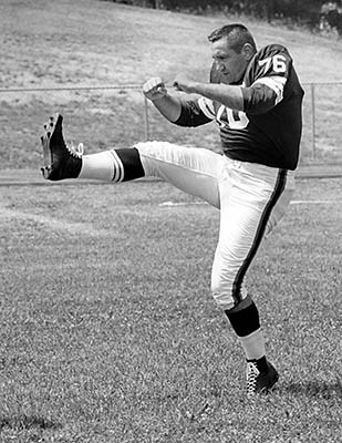 PDHST Plain Dealer Historical Photograph Collection - Sports - Cleveland Browns - Lou Groza in a July 18, 1966, photo. Plain Dealer photo by Dudley Brumbach, Plain Dealer staff photographer.