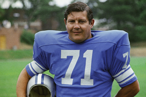 FILE - This 1971 file photo shows Detroit Lions' Alex Karras. The Detroit Free Press and Detroit News reported Monday, Oct. 8, 2012, that the former All-Pro defensive lineman and actor has kidney failure and has been given only a few days to live. Lions president Tom Lewand says the NFL football franchise is deeply saddened to learn of Karras' condition. (AP Photo/File)