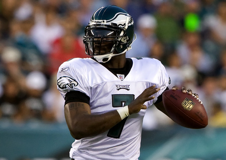 Philadelphia Eagles Michael Vick pepares to throw one of his 4 completions in the Eagles 33-32 win over the Jacksonville Jaguars in their preseason game at Lincoln Financial Field.08/27/2009 SEAN SIMMERS, The Patriot-News