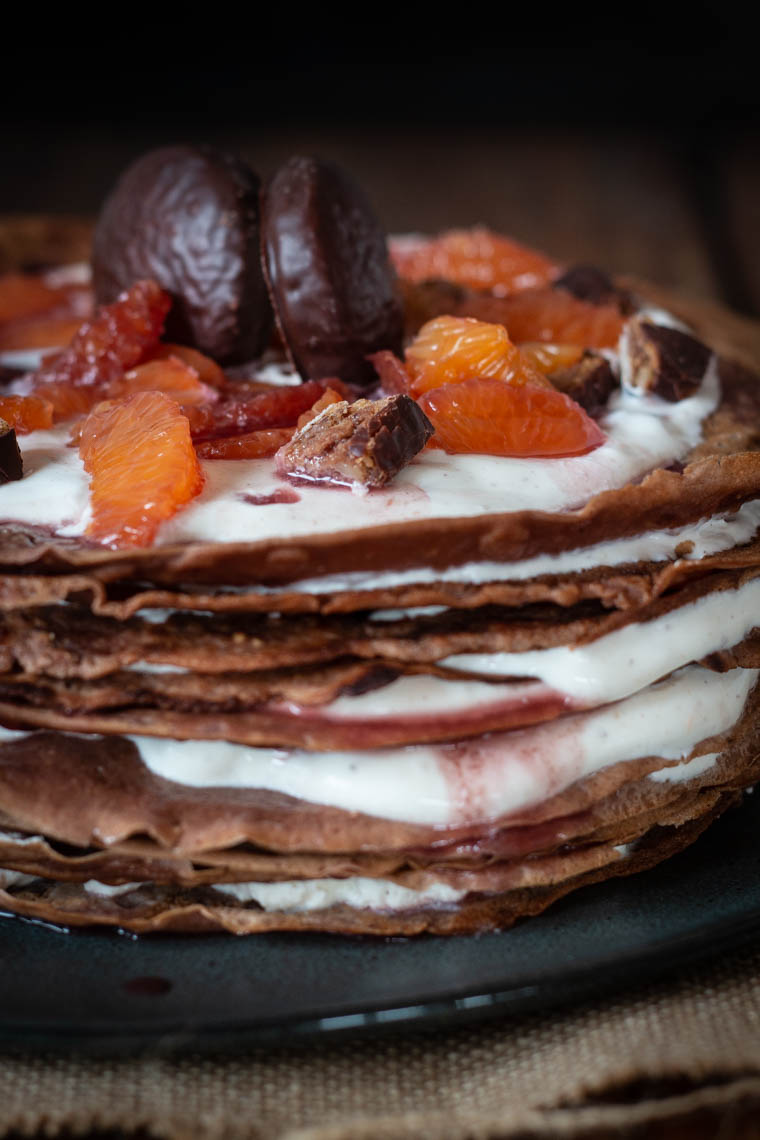 Lebkuchen Crepes mit Gewürzsahne und marinierten Clementinen
