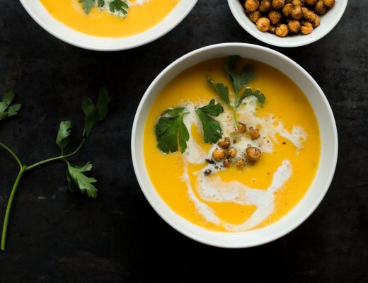 Kürbissuppe mit Ras el Hanout Kichererbsen {flowers on my plate}