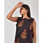 Camisón sin mangas de algodón puro con estampado floral de The Saffron Saga en color negro