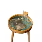 Mesa de madera hecha a mano de color verde.