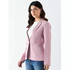 Blazer rose à simple boutonnage et revers crantés
