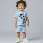 Minicult matchande bomullst-shirt och shorts med söta djurtryck (giraff) (blå) (3-6 månader)