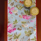 CORAL SLUB Tischläufer aus Baumwolle mit Rosen-Blumendruck – 33 x 180 cm