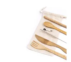 Ensemble de couverts écologiques en bambou, comprenant une cuillère.
