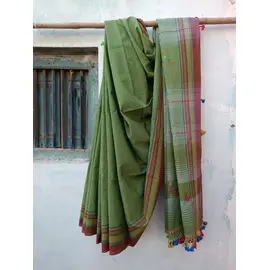 Sari de algodón con diseño a cuadros color espárrago y bordado a mano
